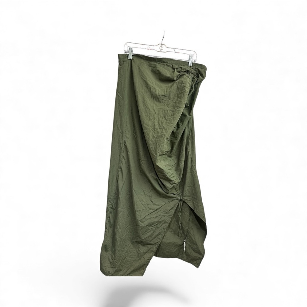 **Brand New **PrettyLittleThing Asymmetrical Olive Skirt - Picture 8 of 8